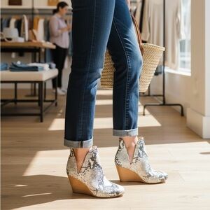 Women’s Steve Madden Snake Skin Wedge Heel Slip In Boot Size 6